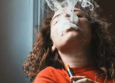 Запах сигарет &mdash; это не просто неприятное явление, но и настоящая проблема для многих людей.
