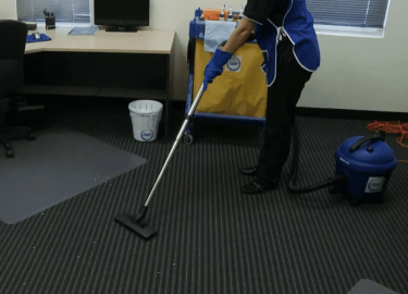 В данной статье мы рассмотрим, как выбрать клининговую компанию в Москве для уборки квартир после ремонта. Мы собрали отзывы клиентов и советы по в...